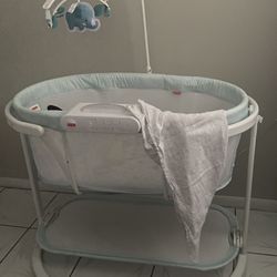 Fisher Price Bassinet And Swing Set