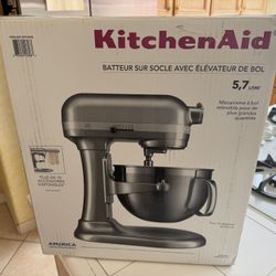 Kitchenaid Mixer 6 Quart w/ Bowl Lift
