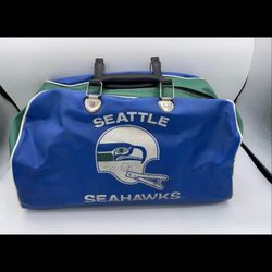 Seattle Seahawks Vintage 70s Duffle Gym Bag NFL Football Travel 15291.  Nice condition with no obvious damage No weird smells either.
