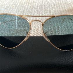Ray-Bans blue aviator