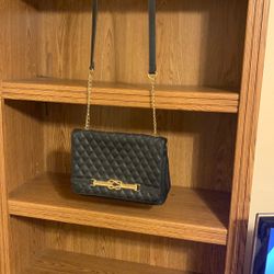 Vintage Ladies Black Diamond Quilted Crossbody Purse.         Great