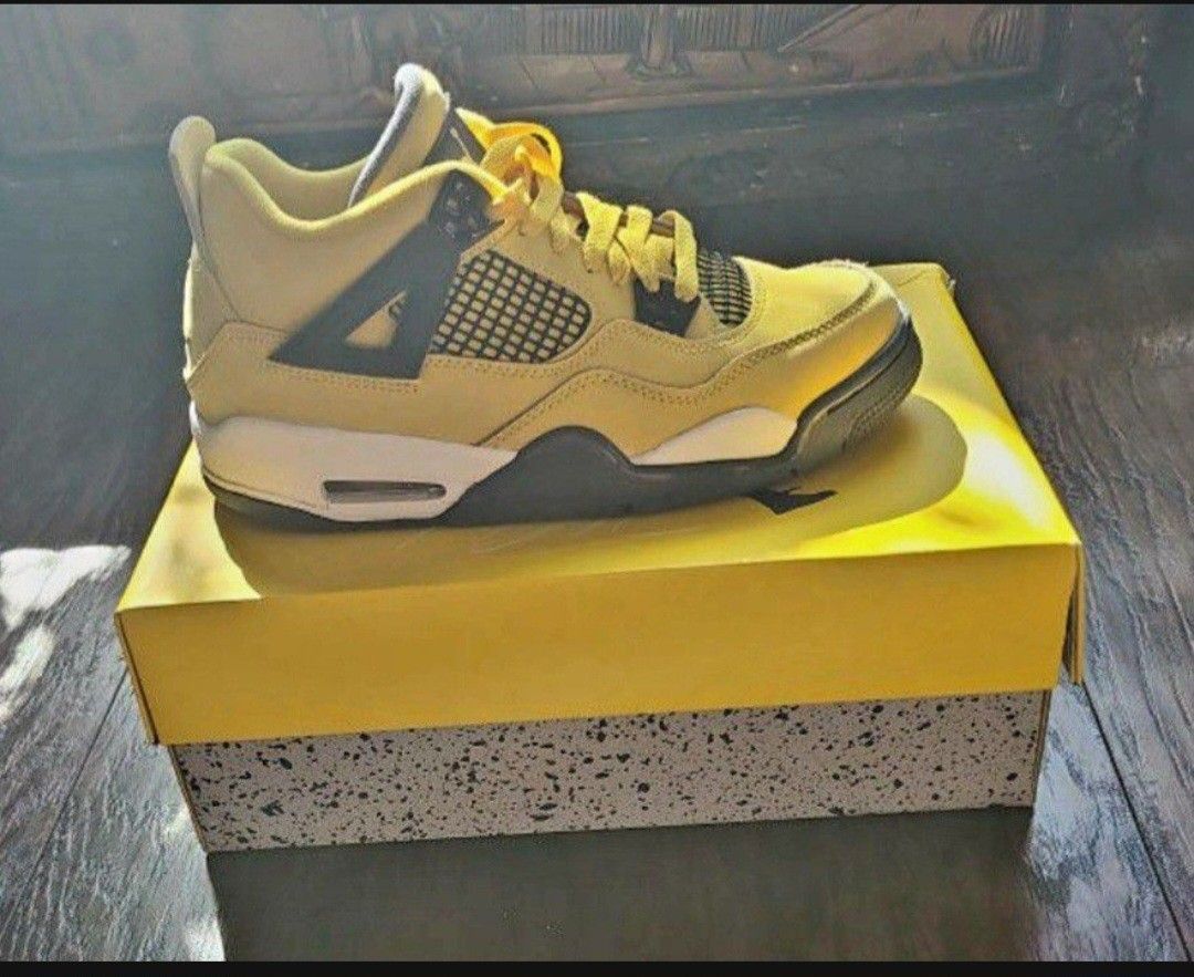 Jordan 4 Lighting Size 7Y