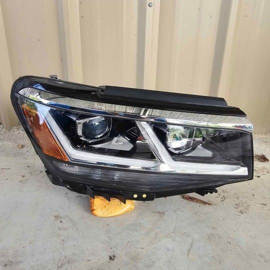 2020 to 2023 Volkswagen Atlas Cross Sport Right Headlight