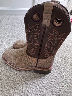 Kids size 11 boots