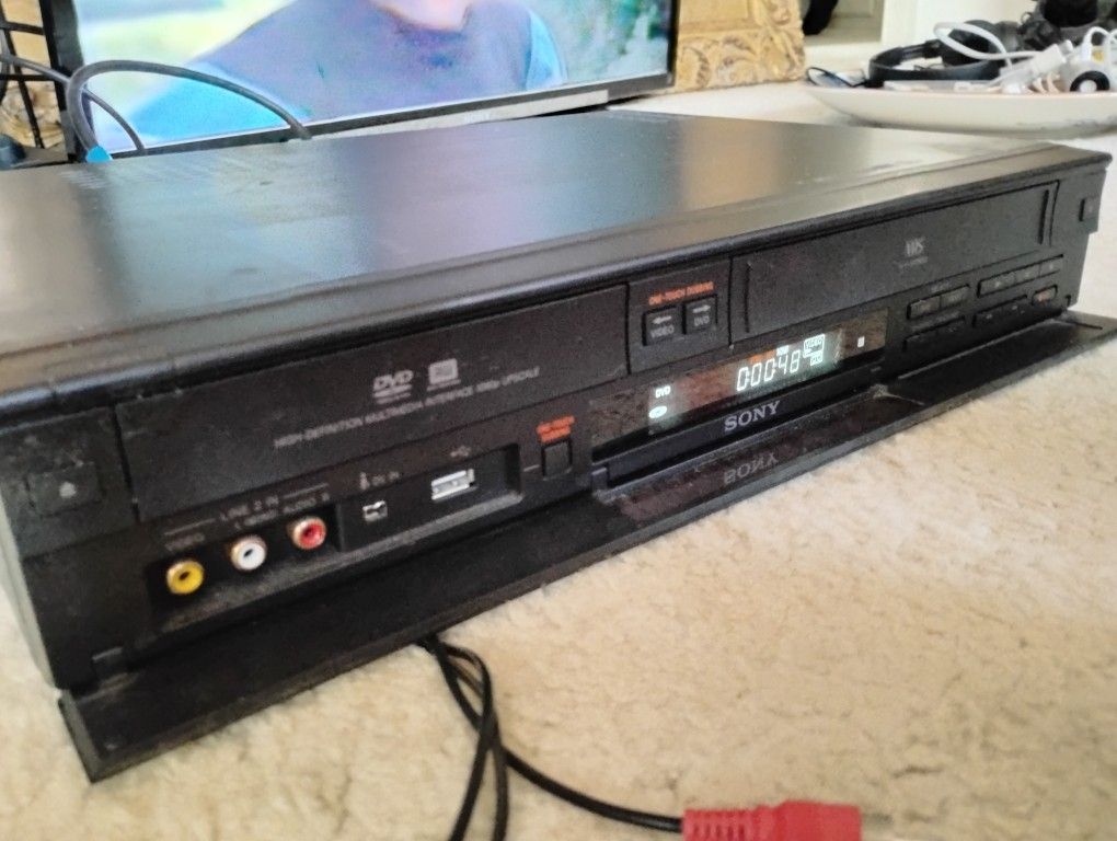 Sony VCR DVD Combo Player Recorder VHS RDR-VX(contact info removed)P
Plays AND records VHS tapes and dvd's
No remote