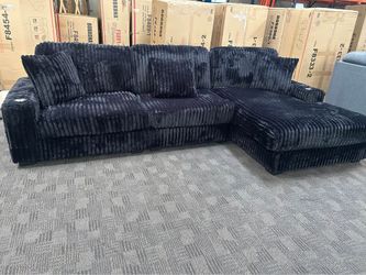 Comfy black sectional w/ cupholders 