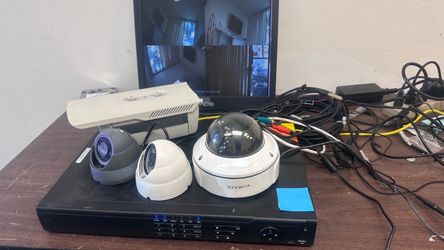 https://offerup.com/redirect/?o=MTYuQ2g= HD DVR w / 4 X HD cameras