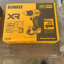 DeWalt 20V 1/2” Shorter drill/Driver kit