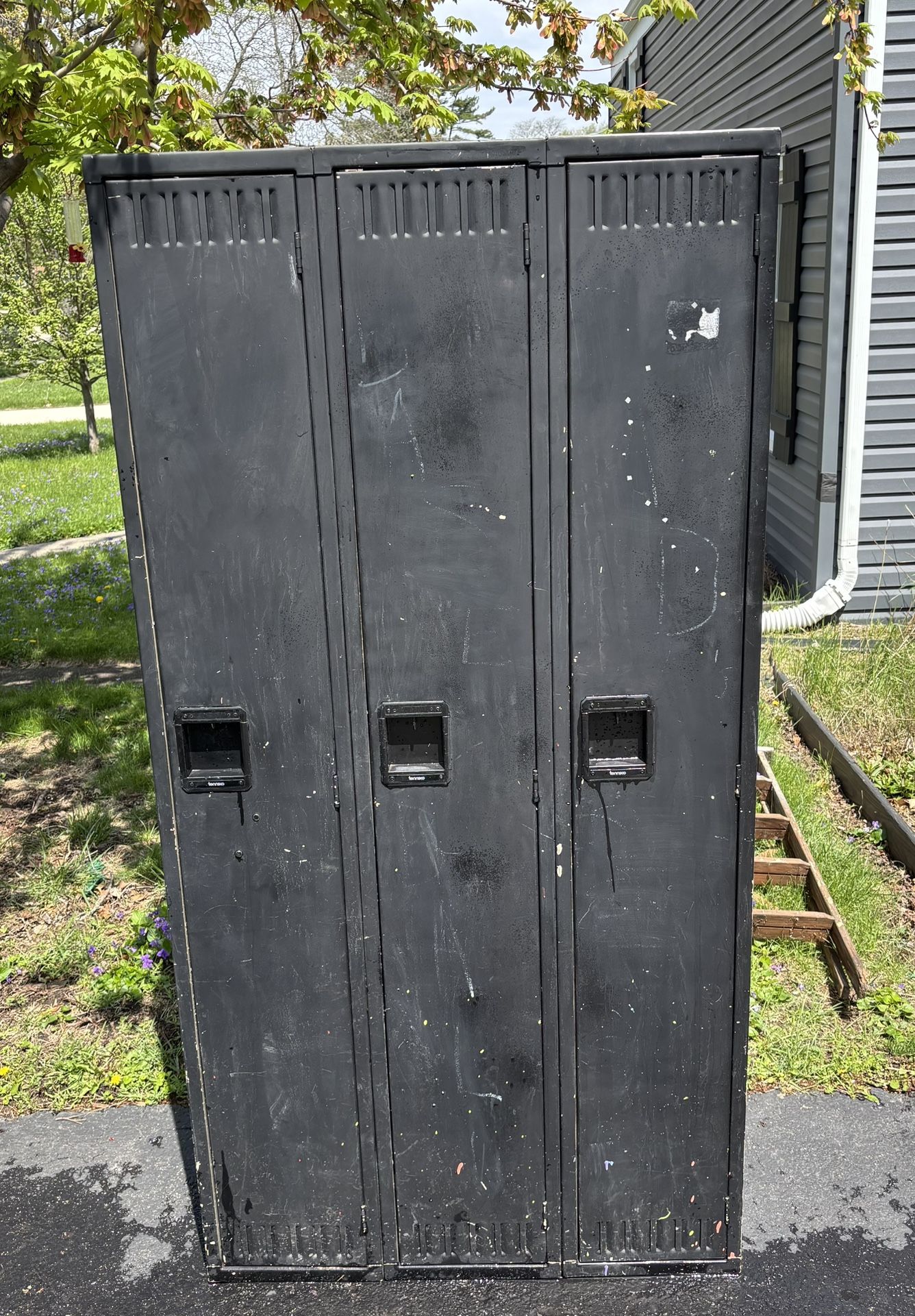 Stand alone 3x Metal locker