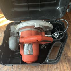 Black and decker CS1010 circular saw w/ case