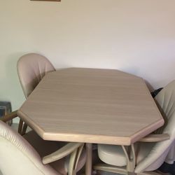 Dining Room Table With Leaf And 3 Dining Chairs That Roll. 