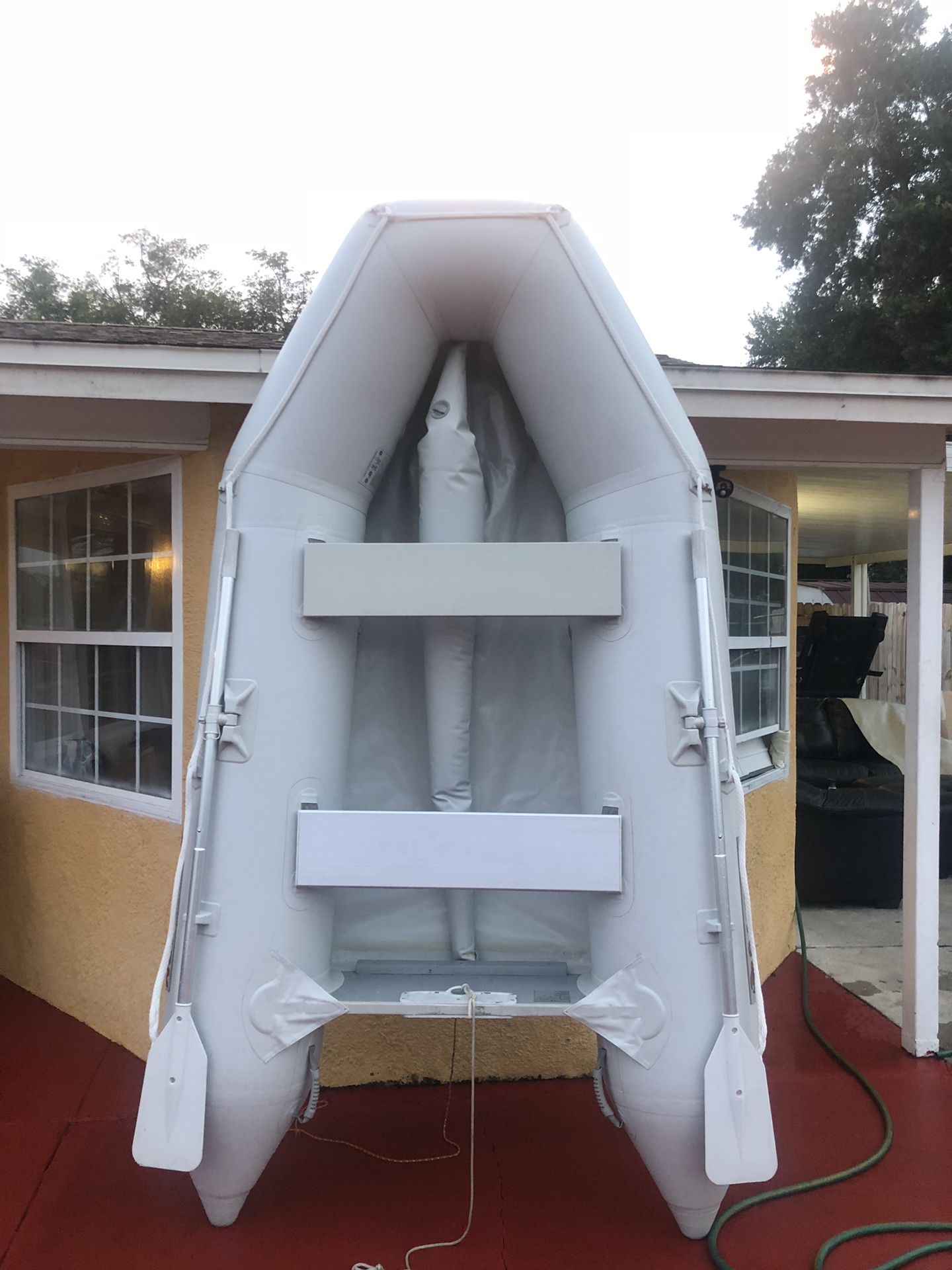 9’ Inflatable boat/ Dinghy