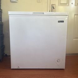 Magic Chef Chest Freezer in White