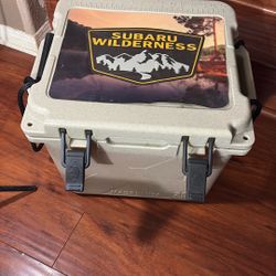 Subaru Wilderness 25 Quart Cooler Keeps Ice For 3 Days Camping Fishing Picknic