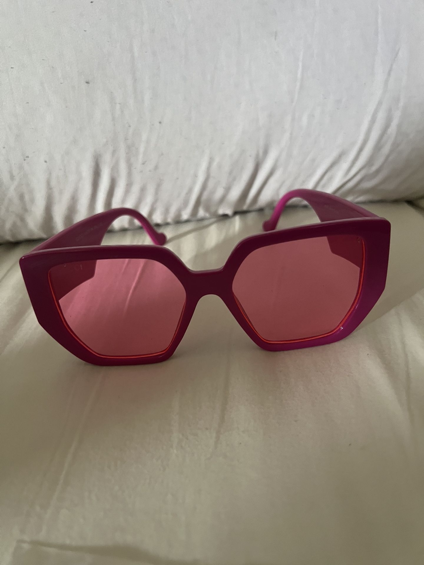 Gucci Designer Sunglasses – Oversized Pink Frame