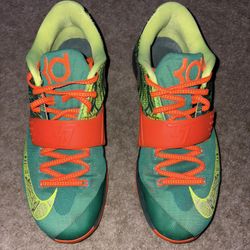 Sneakers: Sizes 10-12