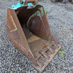 28" Midi Excavator Bucket