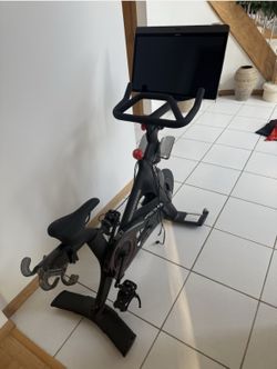 2022 Peloton Bike Plus in Excellent Condition with 0-50 Rides - New York, NY