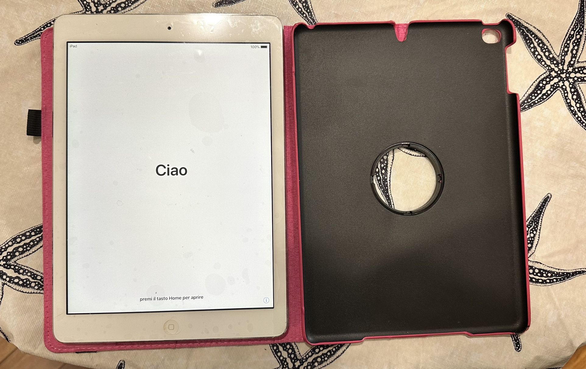 Ipad Air model A1474 Air (WiFi) - MD788LL/A 16GB with cover case working