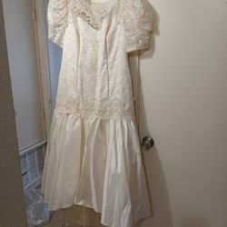 1970  Satin/Bed Wedding Dress