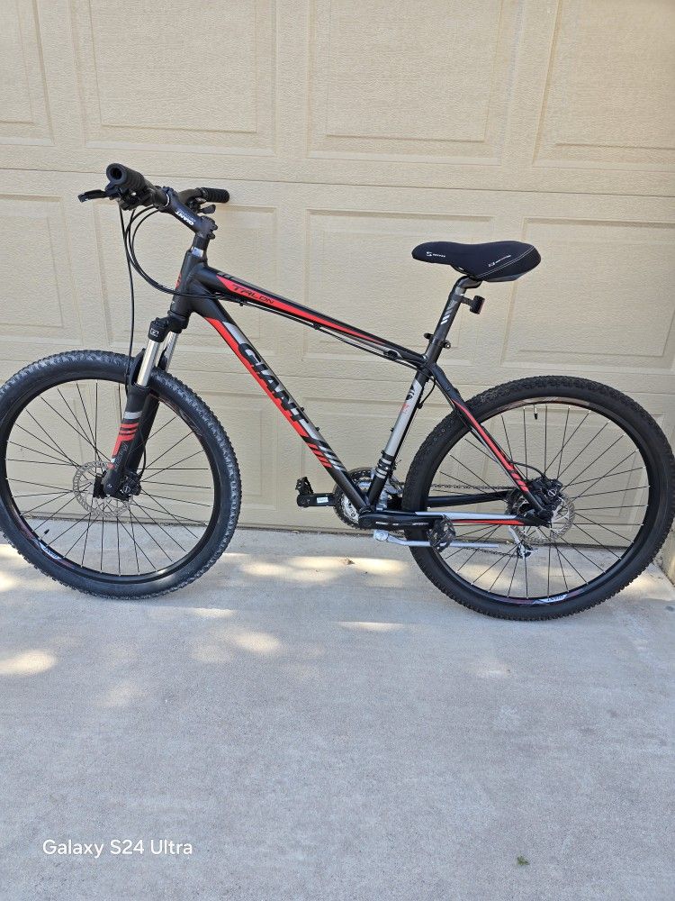 GIANT TALON 3 MOUNTAIN BIKE (LARGE FRAME)