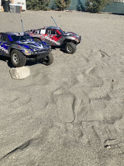 2 Traxxas slash rc cars