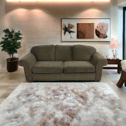 Comfy Sofa Couch **ALL NYC DELIVERY**