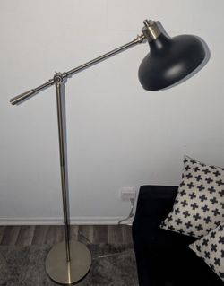 Gold/Black standing Lamp