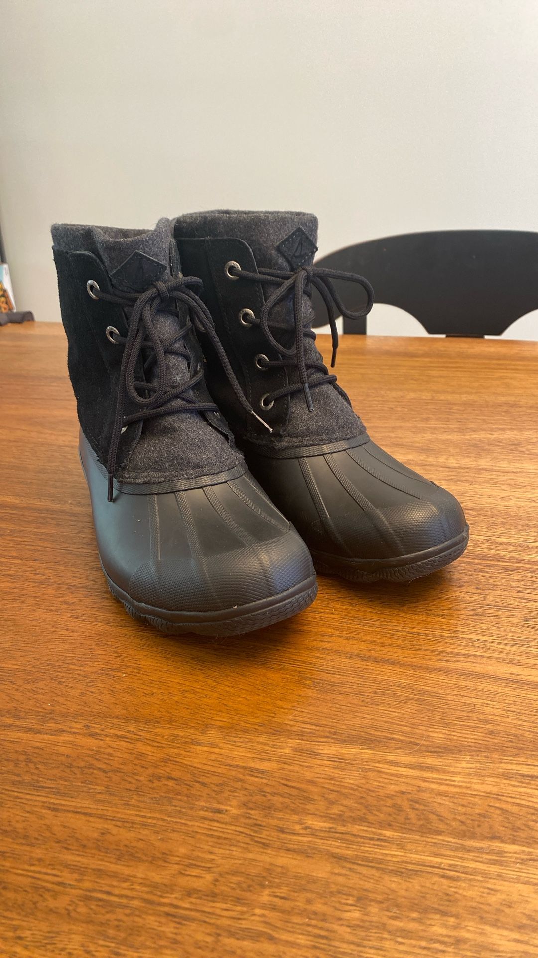 Women’s 7.5M Sperry Duck Boots