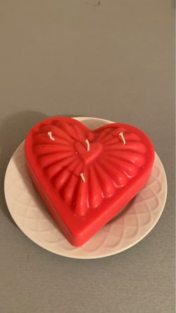 Heart candle with strawberry scent