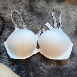 Victorias Secret T-shirt Push Up Plunge Bra