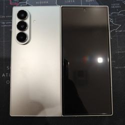 Samsung Galaxy Z Fold 7 – Titanium Silver – Like New – Unlocked – Box + Case Included


