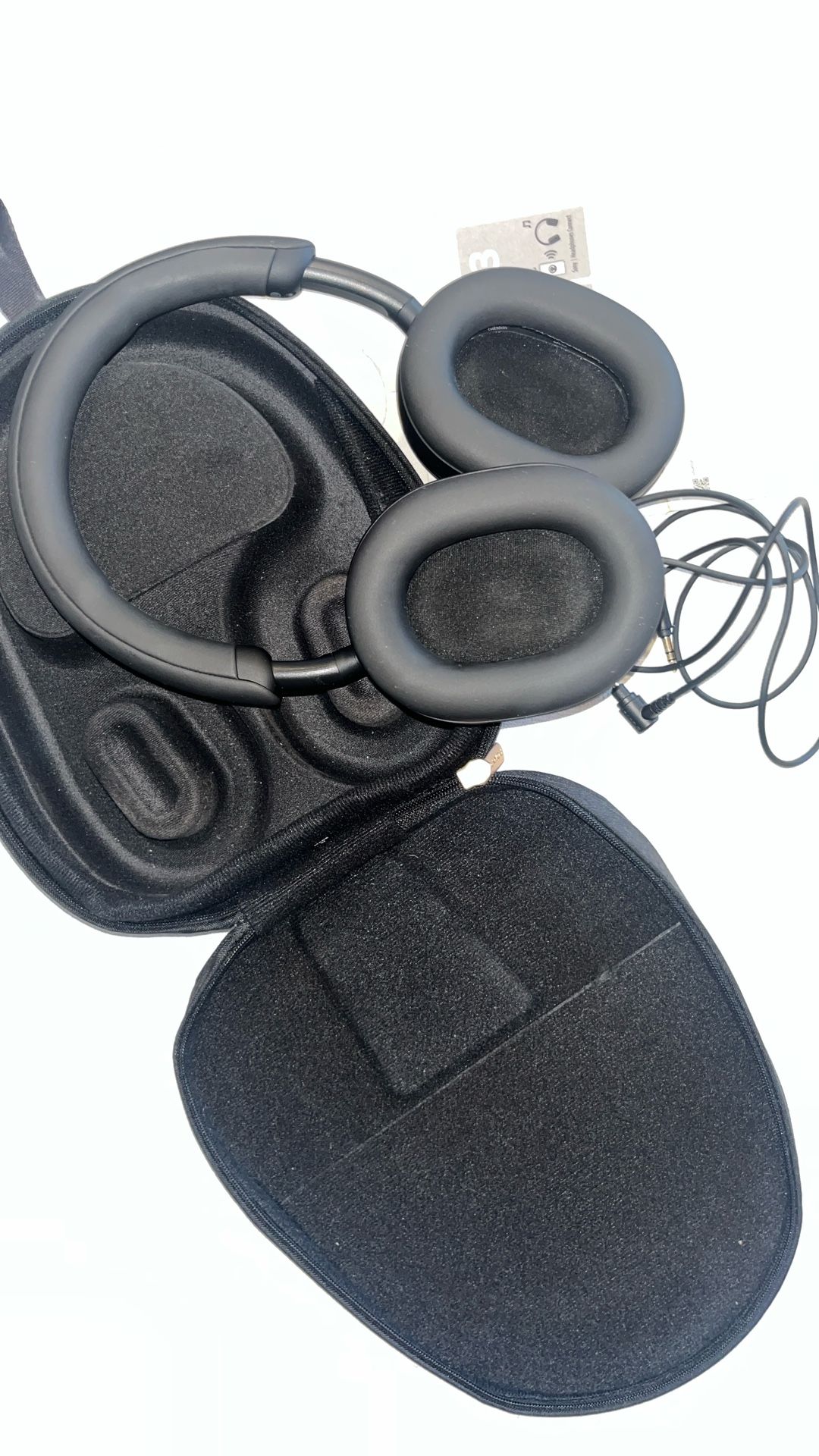 Sony headphones noise cancelling background WH1000xm5