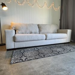 🚚 8ft off white clean couch - Free Delivery