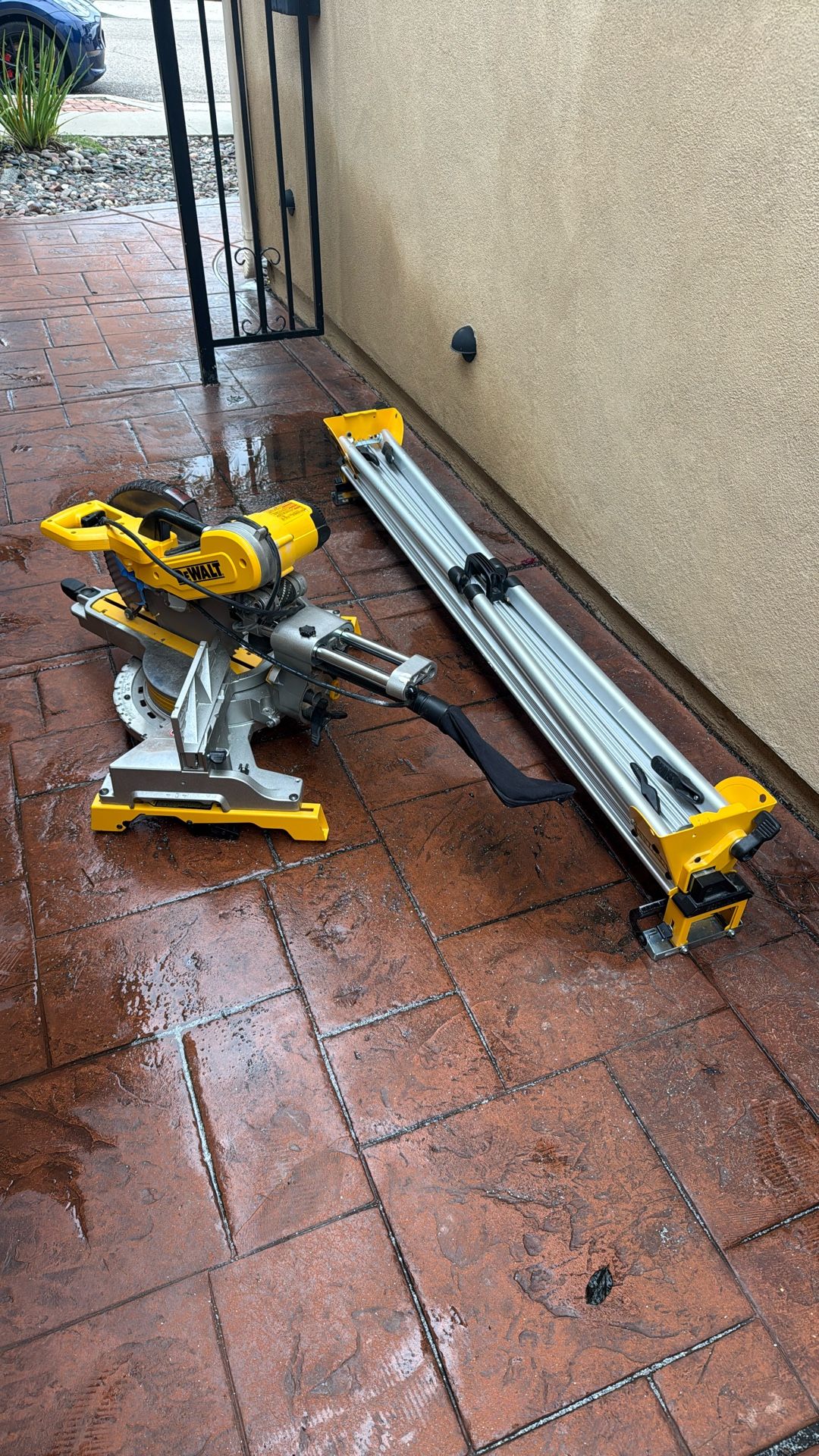 Dewalt 15 Amp Corded 12 In Double Bevel Miter Saw And Stand