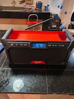 Milwaukee Jobsite Radio with Bluetooth