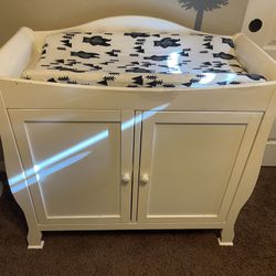 Graco white Changing table 