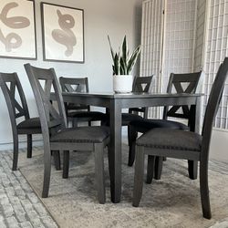 Dining Table & 6 Chairs 