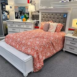 Kanwyn Whitewash Upholstered Storage Bedroom Set