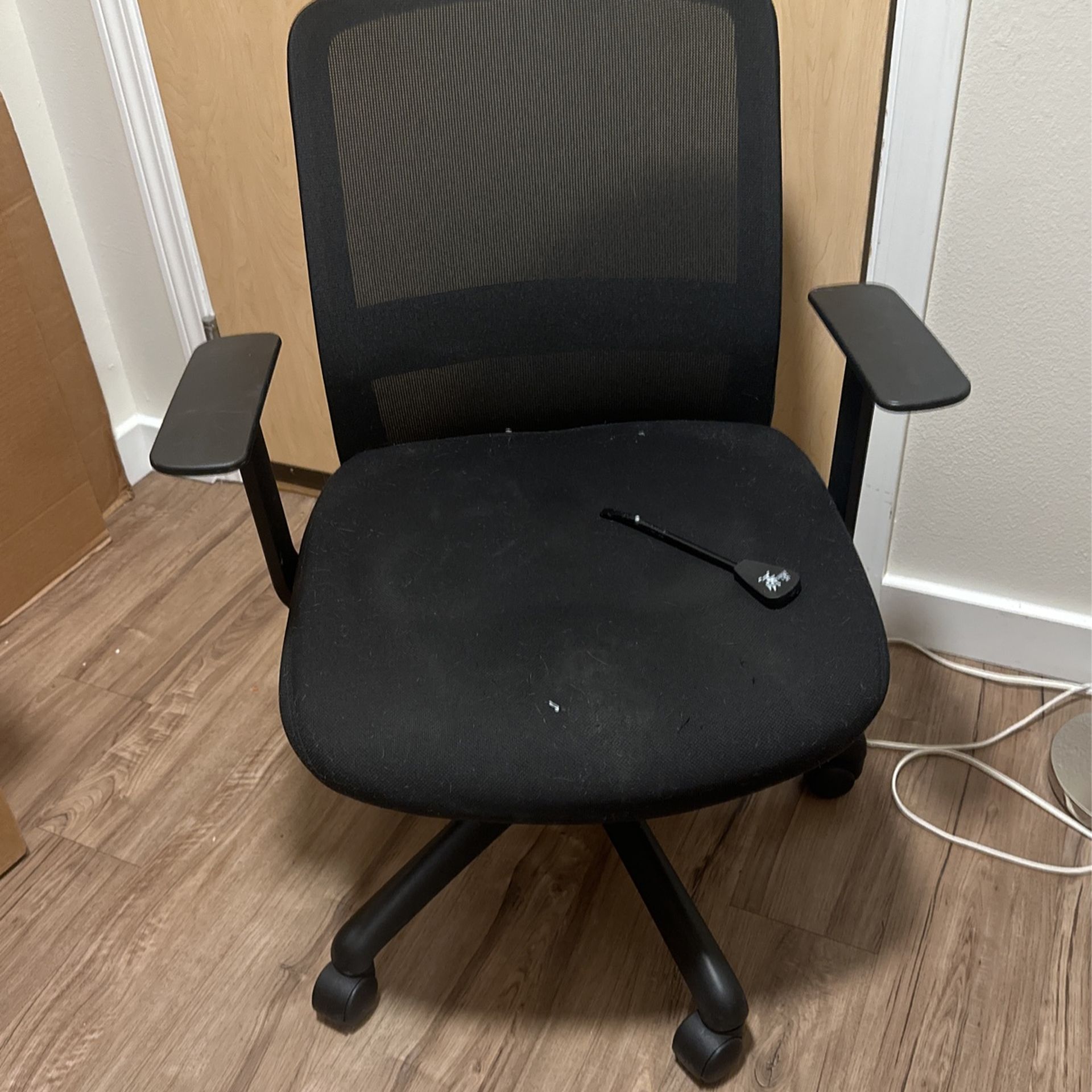 Office Chair Stand Up Brocken