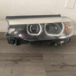 Headlight BMW 5. Series  G30  530I   540 I. Xenon  LED  OEM Left Driving Side  good condition2017-2018-2019-2020 , not broken