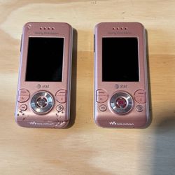 2-Sony Ericsson Walkman W580i Cell Phones 2G  AT&T UNTESTED Needs New Battery’s