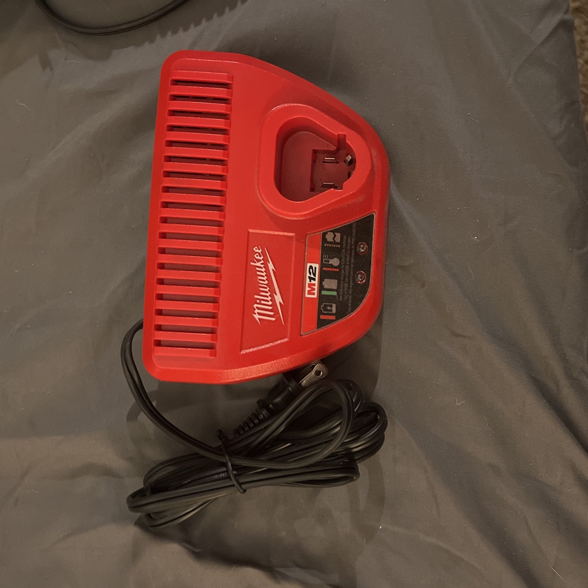 Milwaukee M12 Charger