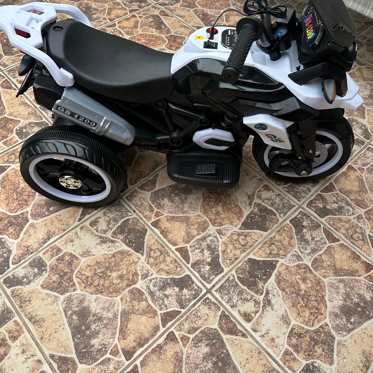 kids 3 Wheel  Motorcycle With Music  White 