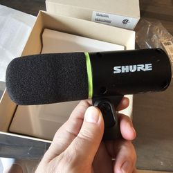  Shure MV6  Microphone, Dynamic USB PC Mic for Video Gaming & Streaming -  Background Noise Cancellation, Tap-to-Mute & 3.5mm Output 