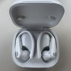 Like new Powerbeats Pro 2