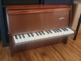 Michelsonne 37‑Key Toy Piano — Vintage French Mini‑Piano