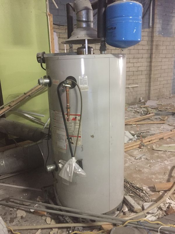 Commercial hydrojet hot water gas heater for Sale in Bakersfield, CA