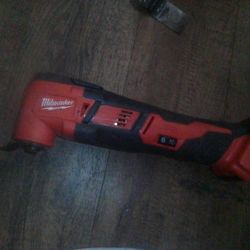 Milwaukee Multi Oscillating Tool 