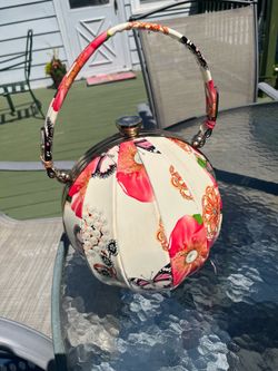 Floral Butterfly Hard Case Spherical Round Purse Crystal Clasp Top Handle Womens